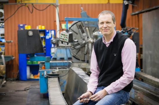 Anders Eriksson, vd på CS Produktion, berättar att deras nya schaberblad helt kan eliminera behovet av produktionsstopp för att byta schaberblad.