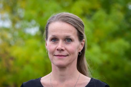 Johanna Rosén, professor vid Linköpings universitet, söker nya tvådimensionella material med helt nya egenskaper.