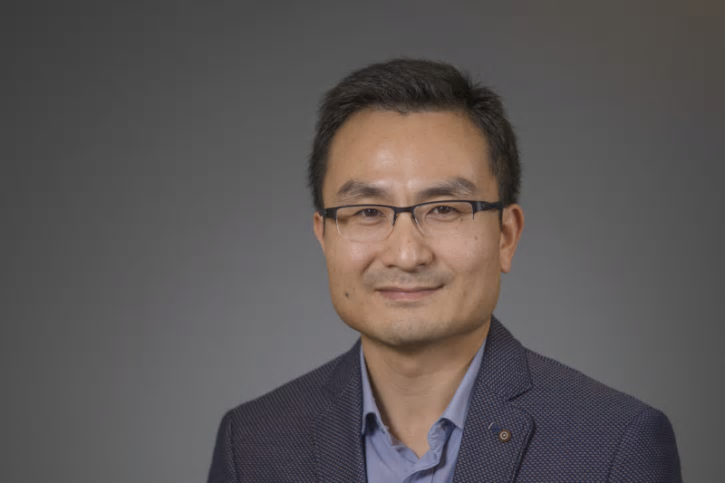 Professor Yaowen Wu, Umeå universitet.