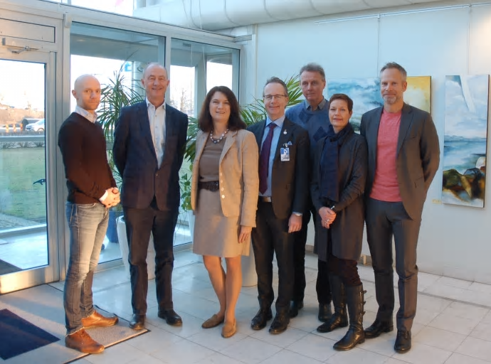 Besök av Eu- och handelsminister Ann Linde i Helsingborgs Hamn. Fr.v. Henric Halvorsen, Niels Vallø, Ann Linde, Per-Arne Håkansson, Jan Björklund, Eva Schönbäck och Andreas Eriksson.
