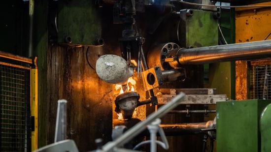 Lundbergs använder induktionsugnar vid pressgjutning av aluminium.