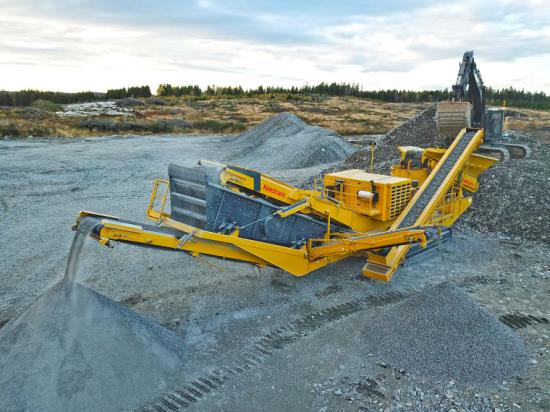 Med sin effektiva tredäckade eftersikt säkerställer konkrossen och fullhybriden Keestrack H6e hög produktion och kvalitet i ett brett register av material.