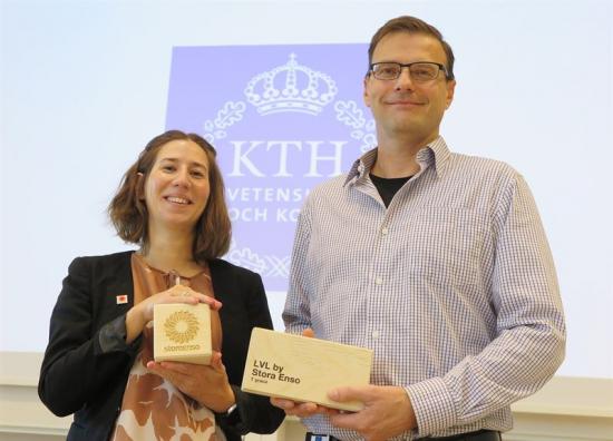 Fr v Jessika Szyber, Affärsutvecklingschef, Stora Enso och Magnus Wålinder, professor i byggnadsteknik på KTH.