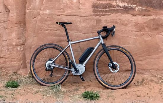 Med lättviktskomponenter i titan blir e-cyklar lättare, energisnålare och mer hållbara. Sandvik printar komponenter till cykeltillverkaren GSD Global.