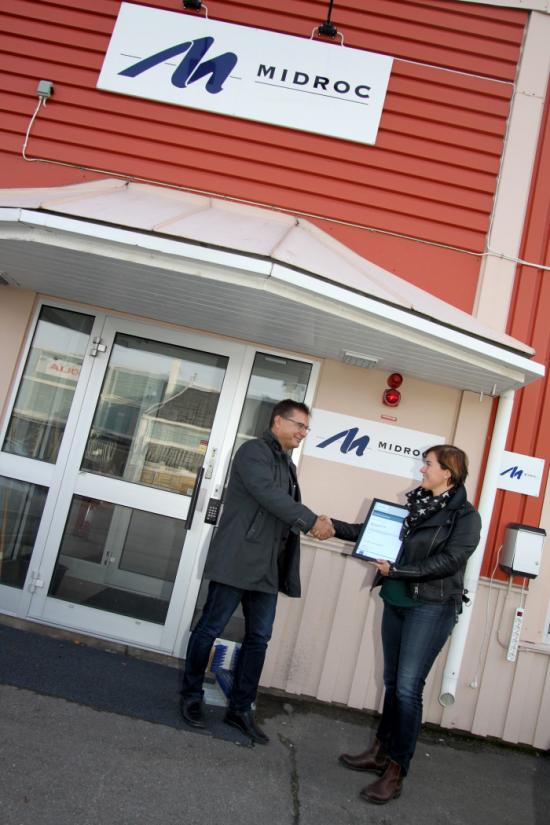 Kent &Aring;kerlund, kundansvarig på Siemens och Emma Karlsson, avdelningschef på Midroc Automation i Kiruna. Bild: Ann-Louise Lindmark