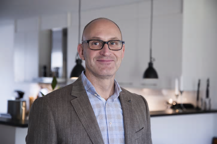Roger Grönvall, teknikansvarig på Assemblin Automation, vill hitta nya affärsmöjligheter inom fastighetsautomation.