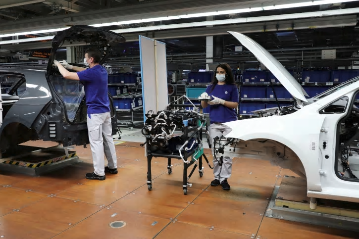 Volkswagen kommer gradvis att starta om produktionen.