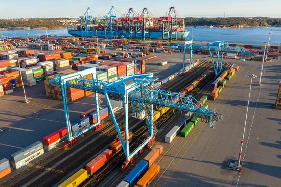 Godstågen från Umeå kommer att köras direkt in på APM Terminals containerterminal i Göteborgs hamn där godset snabbt kan lastas om till fartyg. 
