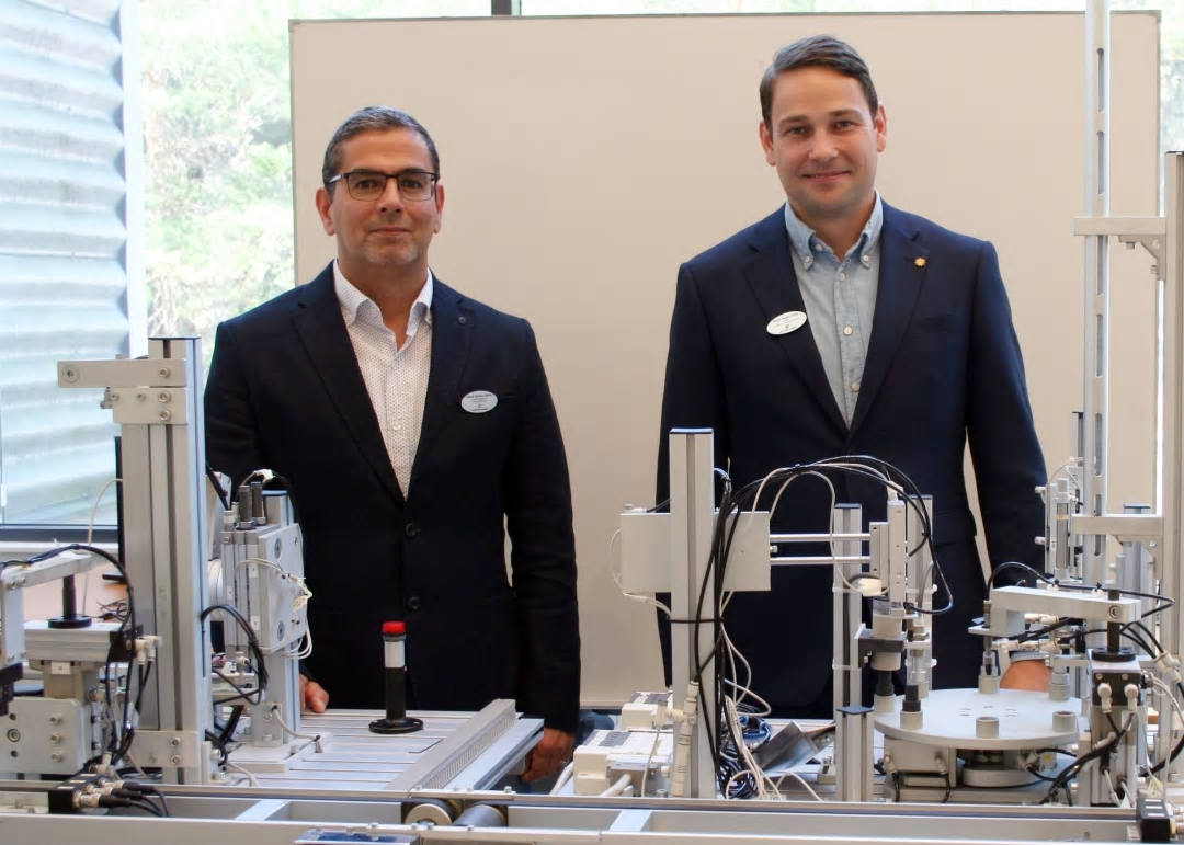 Ammar Mortada Kaittas, utbildningsledare, och Henrik Degert Grahn, rektor, på Karlstads teknikcenter.