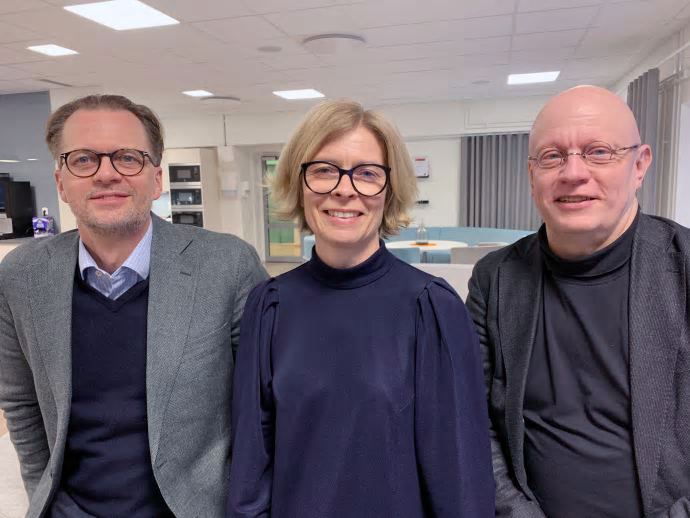 Jonas Albertsson, chef för Epirocs division för teknisk utveckling, Rocktec, Birgitta Bergvall-Kåreborn, rektor vid Luleå tekniska universitet och Pär Weihed, prorektor vid Luleå tekniska universitet.