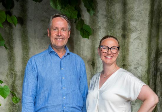 Johan Svenningsson, VD Uniper Sverige, och Carina Sammeli, kommunalråd i Luleå, har tecknat en avsiktsförklaring vad gäller nästa steg i vätgasprojektet BotnialänkenH2.