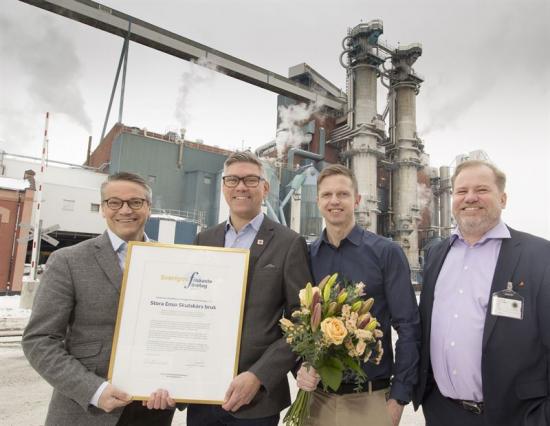 Fr v Göran Hägglund, styrelseordförande Feelgood tillika juryns ordförande, Henrik Holm, platschef, Skutskärs bruk, Johan Byström, hälsospecialist, Skutskärs bruk och Joachim Morath, VD för Feelgood.