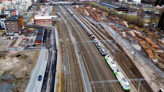 Megatåget väger hela 5 200 ton med last, har 52 vagnar, och längden med lok är 690 meter. Megatåget kommer årligen att transportera över en miljon ton.