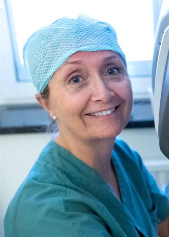 Pernilla Dahm-Kähler, ledande robotkirurg och gynekolog i teamet, och forskare på Sahlgrenska akademin vid Göteborgs universitet.