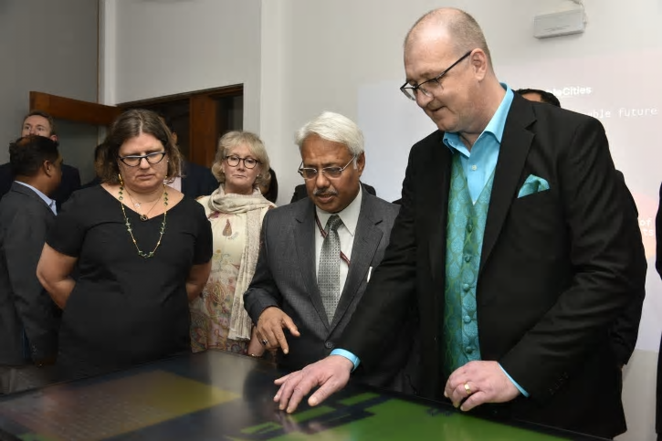 Fr v: Ambassadrådet Josa Kärre, Josephine Bahr Ljungdell från Energimyndigheten, A.K. Verma från Ministry of Power och Ludvig Lindström.