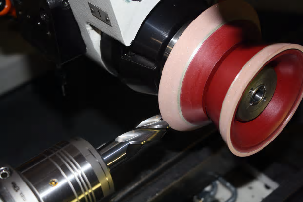 Vid CNC-slipning av runda verktyg är slipskivans kanthållfasthet och stabilitet avgörande för produktiviteten och kvalitén på de bearbetade detaljerna. Norton Winter lanserar ett nytt sortiment diamantslipskivor, V-Prime, som har ett nyutvecklat bindemedel som ger bättre kanthållfasthet och som kräver mindre skärpning.