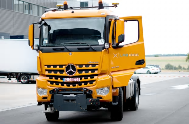 Självkörande Mercedes-Benz Actros visas på ELMIA Lastbil.