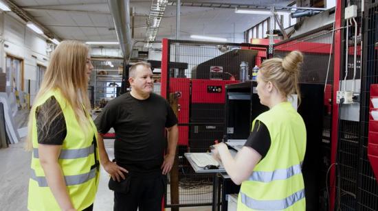 I Bullerguiden finns verktyg och checklistor som hjälper chefer och skyddsombud i arbetet med att förebygga bullerskador.