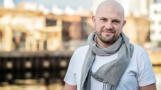 I ett nytt forskningsprojekt undersöker Martin Berg automatiskt beslutsfattande och relationer mellan människa och teknik.