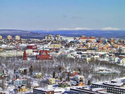 Kiruna stad med dess kyrka i centrum.