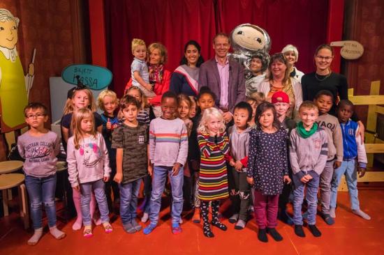 <span><span>Christer Fuglesang besökte Alfons &Aring;bergs Kulturhus och en besökande skolklass fick ställa frågor.</span></span>
