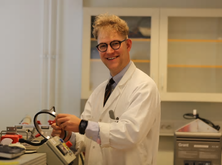 Björn Sjöstrand, som nyligen har disputerat i kemiteknik vid Karlstads universitet.