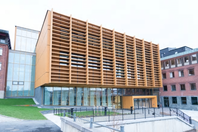 Södertälje kraftsamlar med ambitionen är att bli en innovativ utvecklingsarena och kunskapsnod för hållbara produktionsflöden. Bakom detta unika samarbete finns utöver Södertälje kommun KTH, Scania, AstraZeneca och Acturum.
