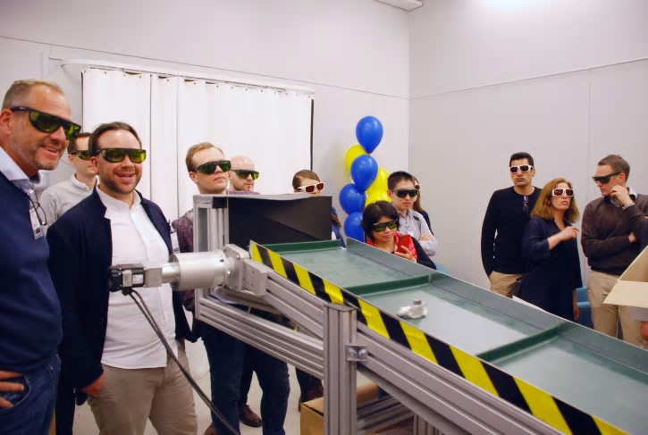 Invigning av testbädd som automatiskt kan sortera material som ska återvinnas.