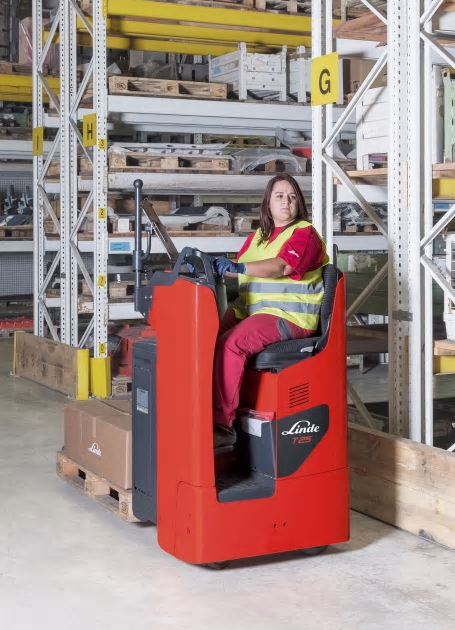 Gemensamt för alla nya truckar för sittande förare är den höga dragkraften och stabiliteten, möjligheten att välja mellan blysyra- eller litiumjonbatterier samt innovativa TipControl.